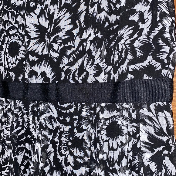 Ann Taylor Petite Black and White Floral Lace Dress - Picture 7 of 10